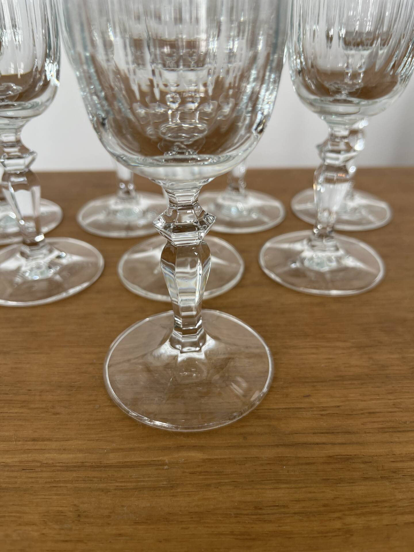 Set of 8 crystal champagne flutes in classic design.