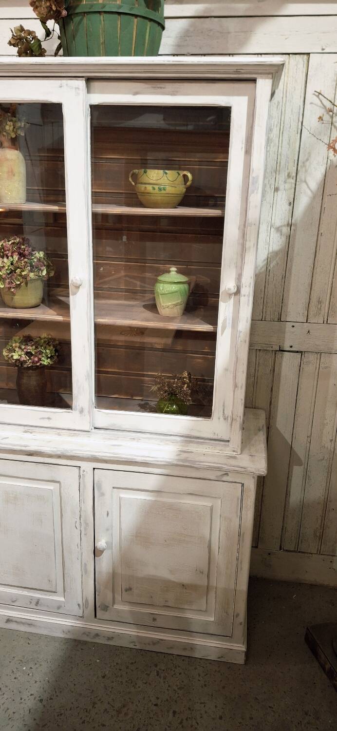 Buffet with 2 glass doors