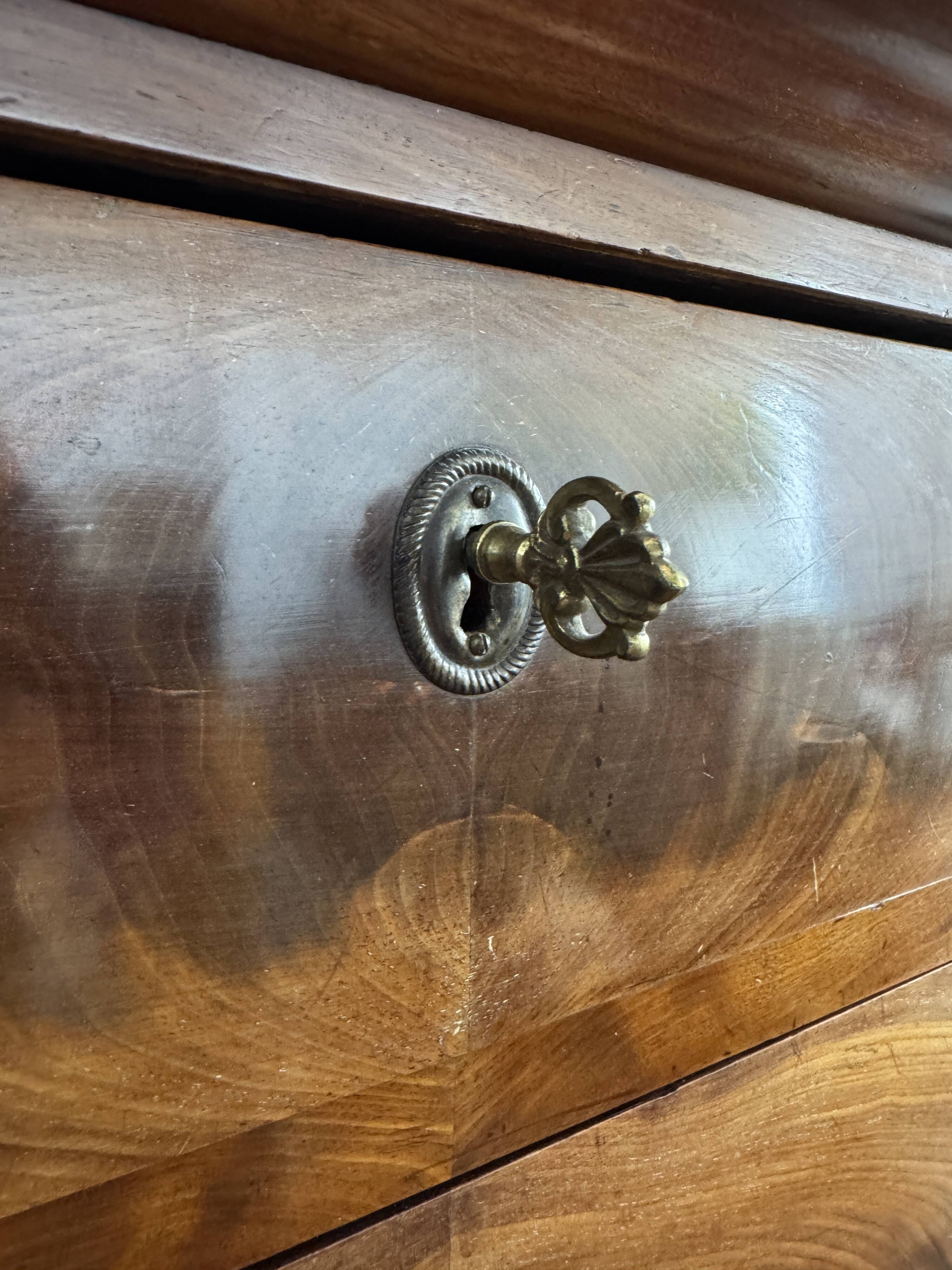 Chiffonnier en Placage de Noyer Style Restauration