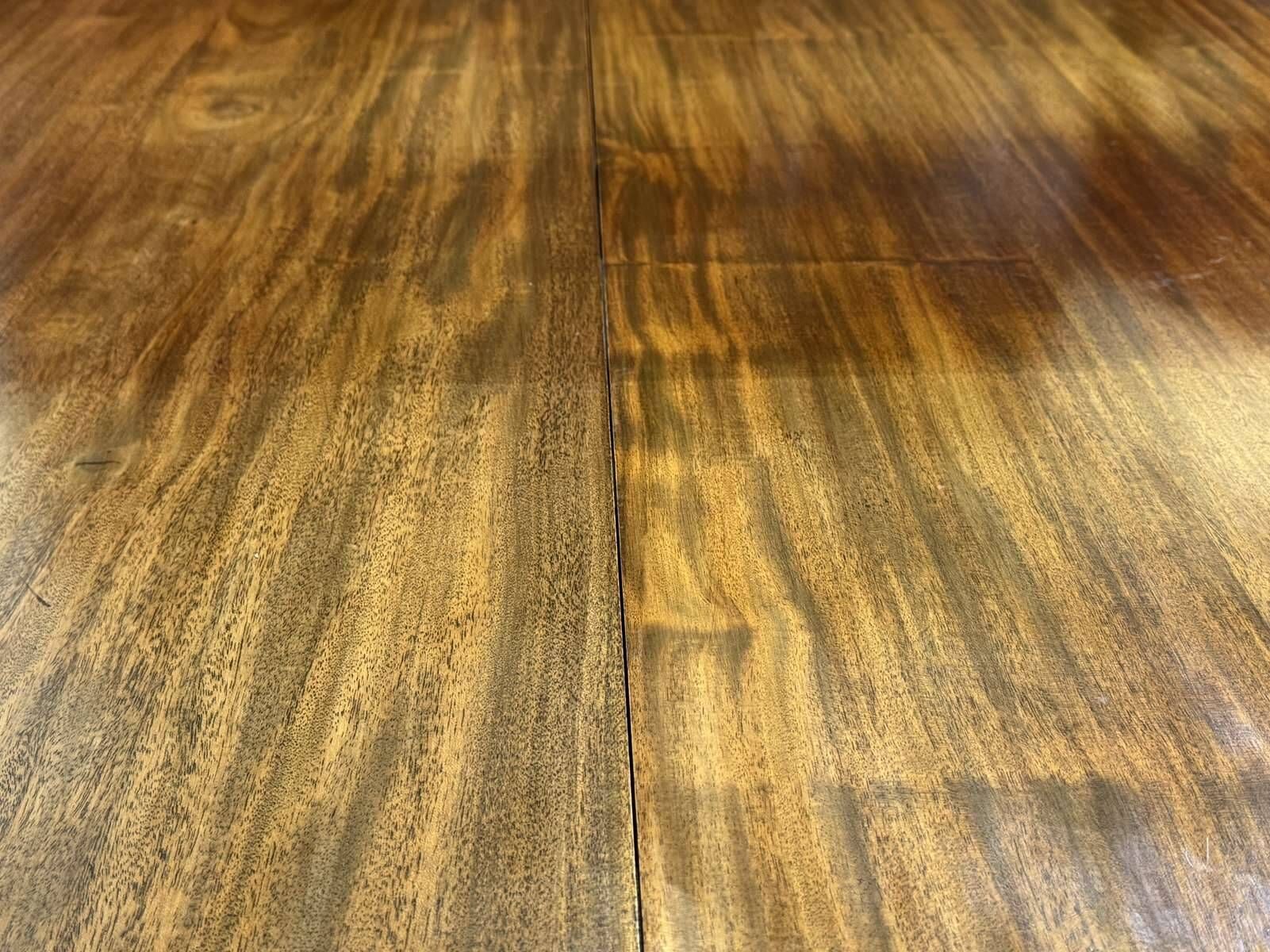 Victorian style oval mahogany table with 1 extension.