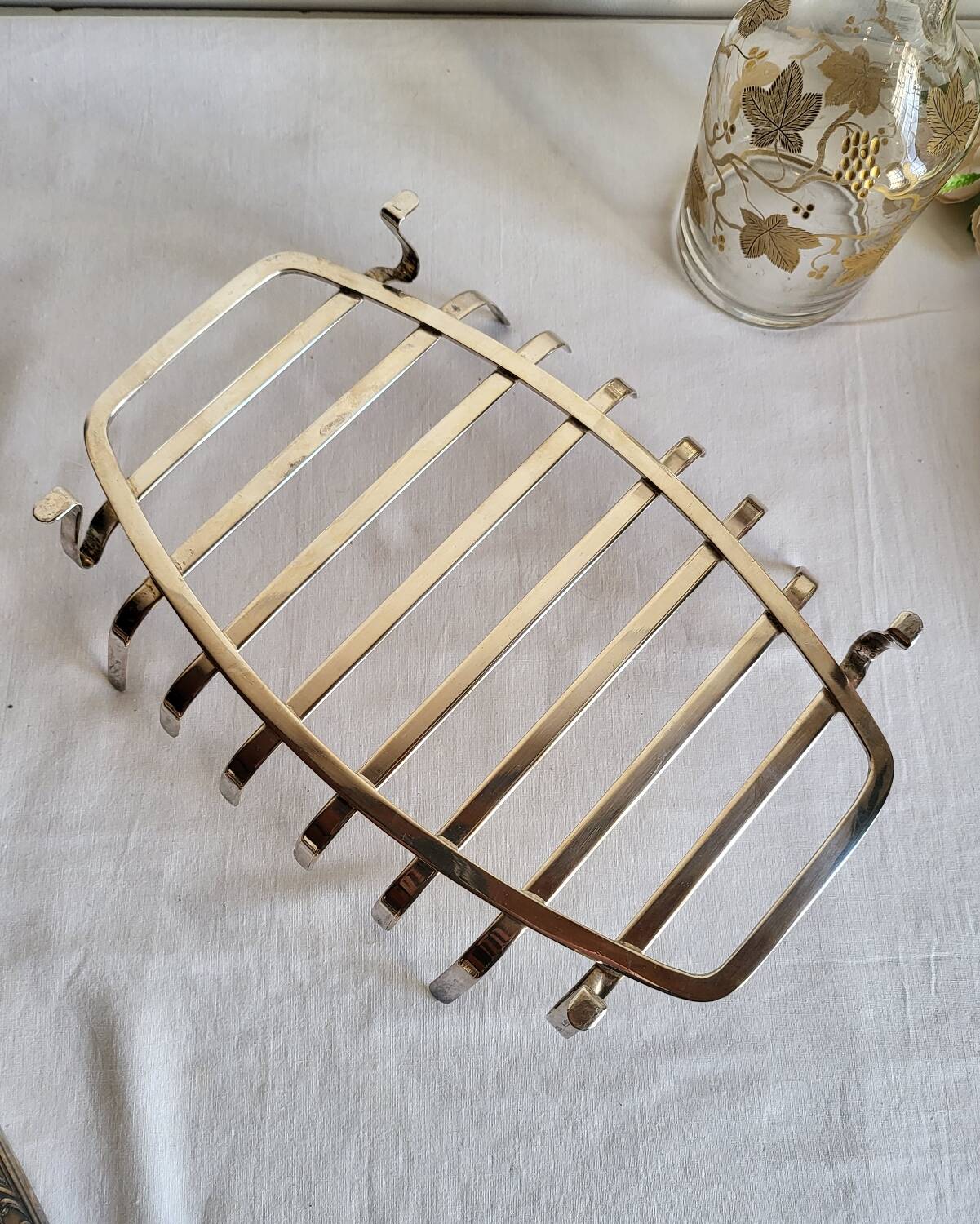 Silver-plated serving dish Quist and its asparagus cradle grid.