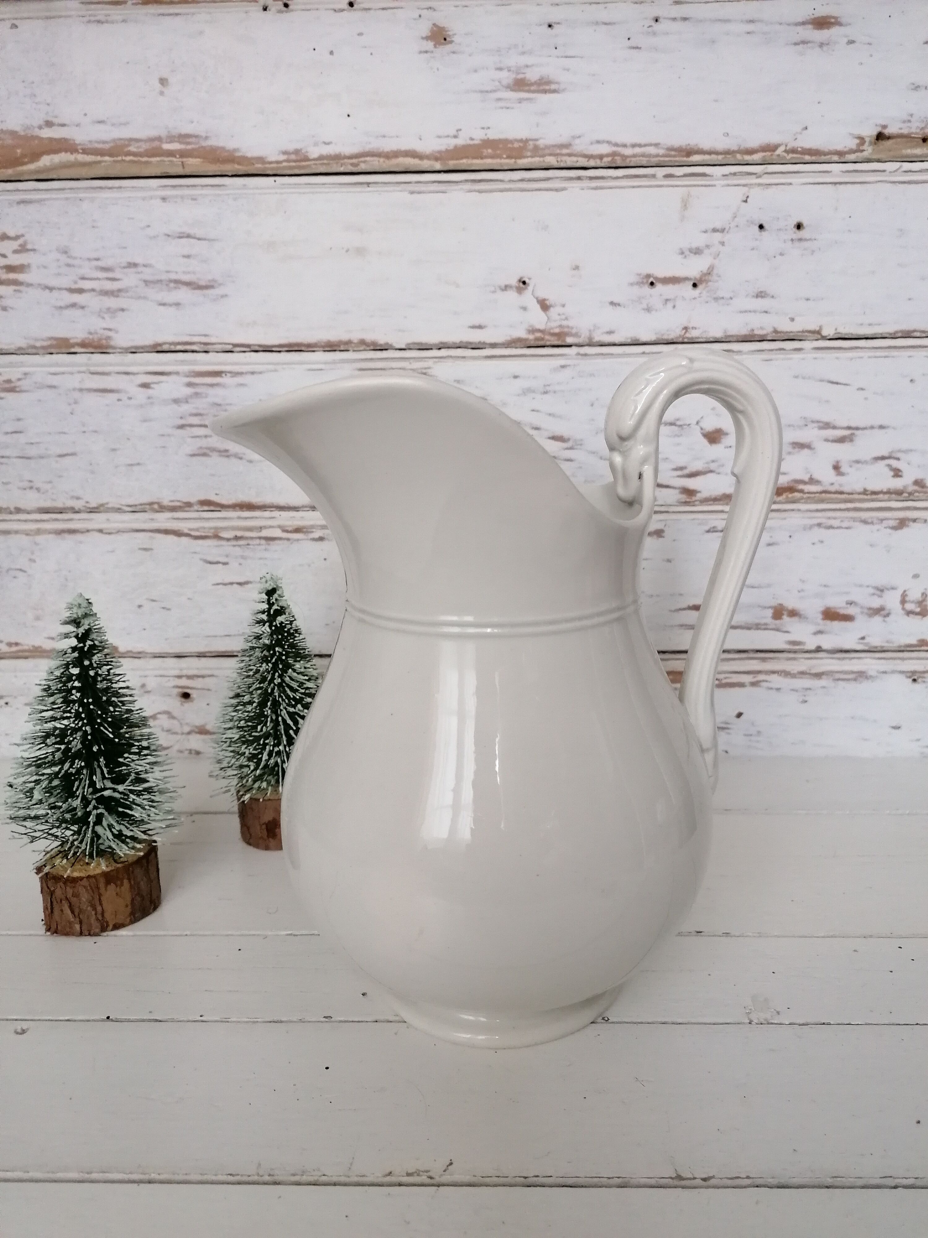 Pitcher in earthenware