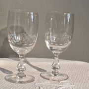 2 antique Baccarat crystal wine glasses, scale pattern, 20s/30s