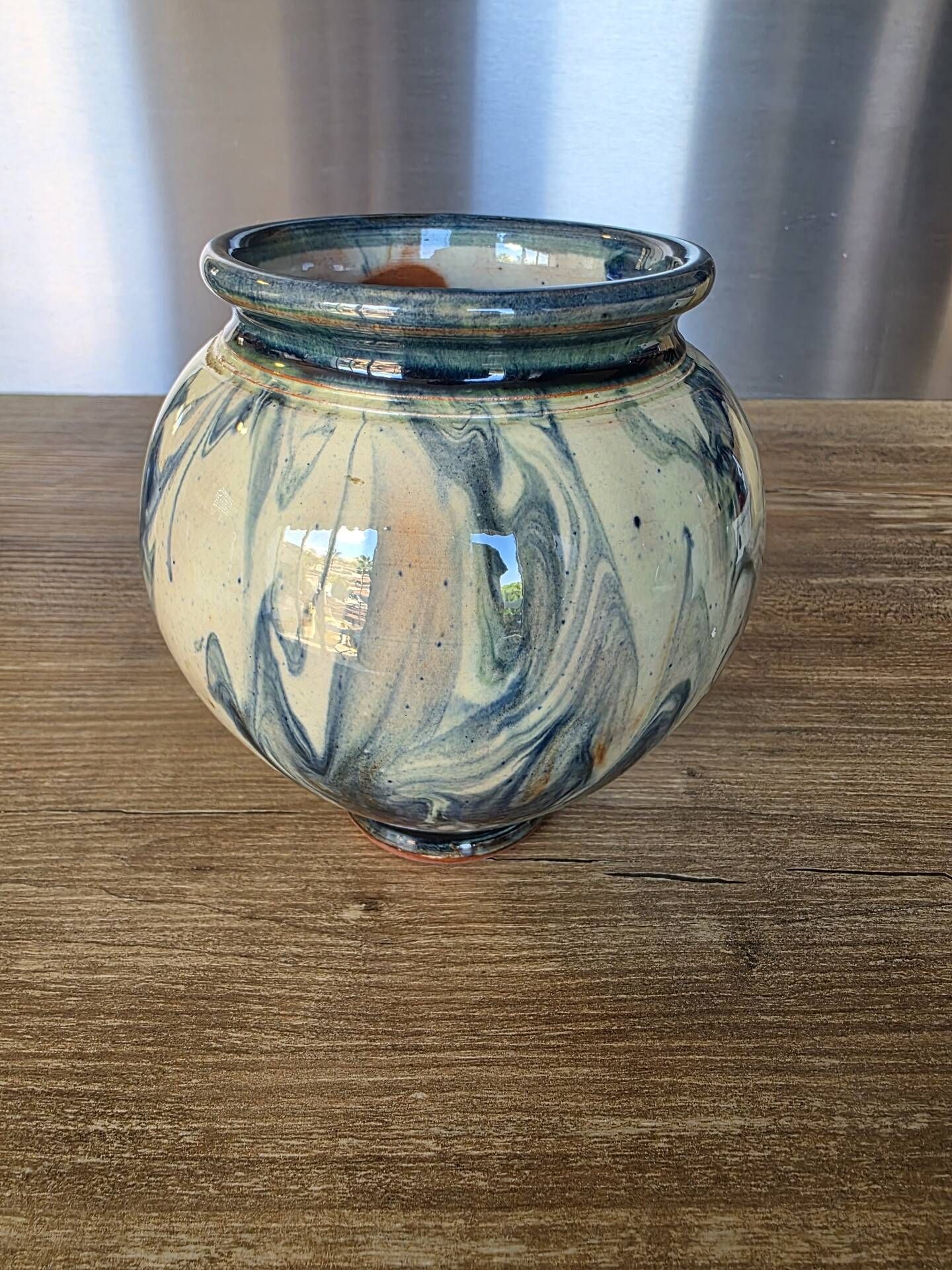 Round vase in chamotte clay / mixed with blue speckled glaze – Signed – H 13.5