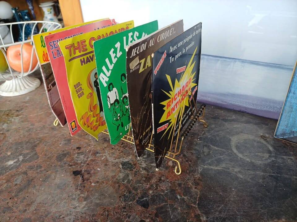 Vintage vinyl record holder