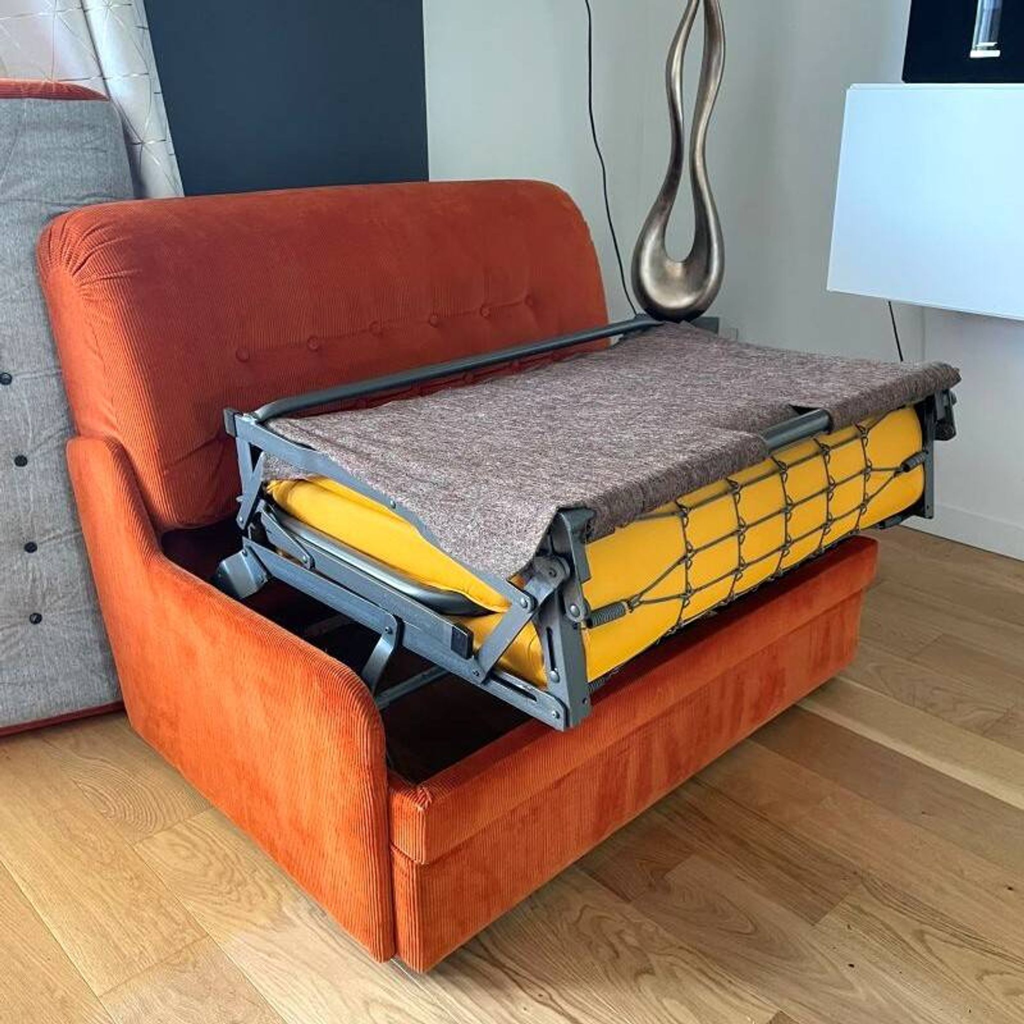 Chauffeuse convertible en velours côtelé orange, années 70