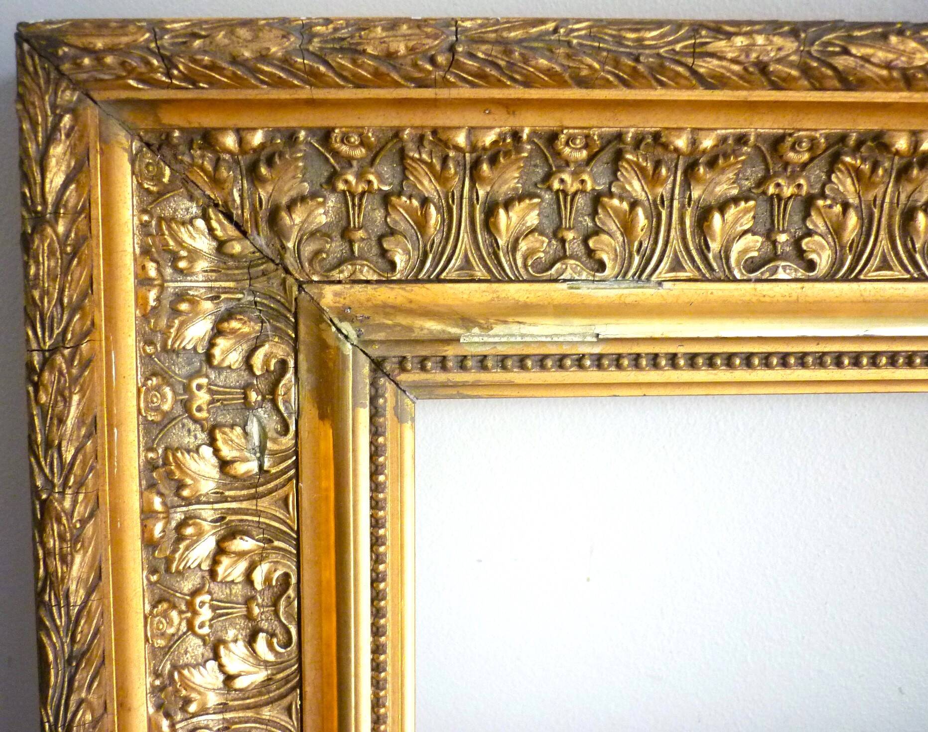 Antique gilded frame in wood and stucco, carved, original gilding