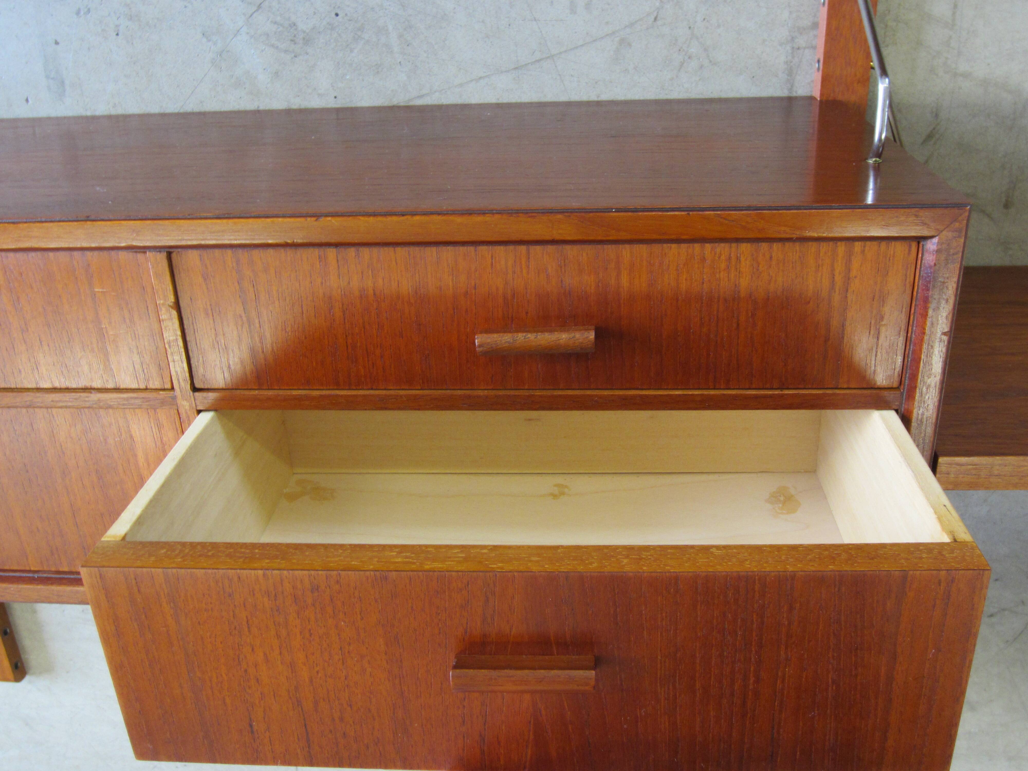 Système d'étagères modulable scandinave par Poul Cadovius pour Gustav Bahus