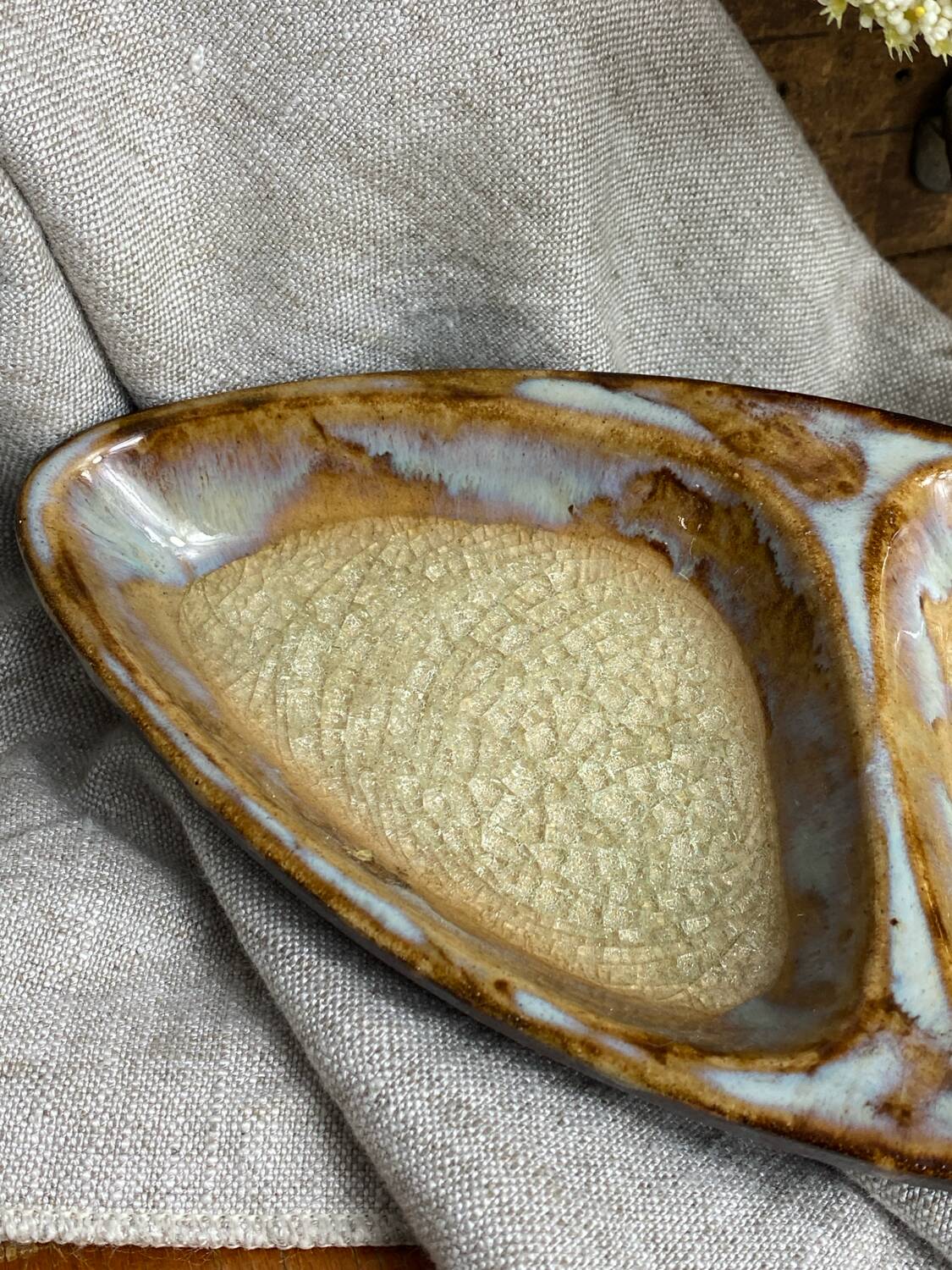 Glazed ceramic pocket emptier