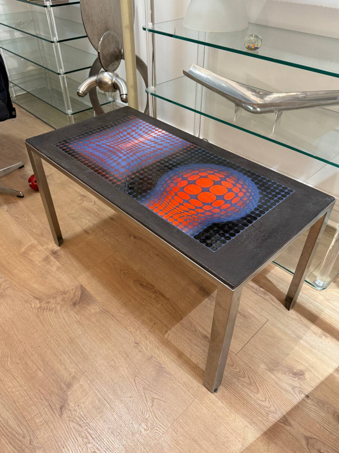 Op Art vintage table design – Vasarely style