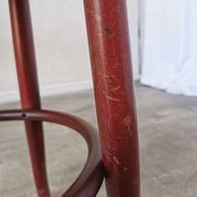 Tabouret de pub irlandais vintage : assise en cuir vert, bois courbé, style Thonet