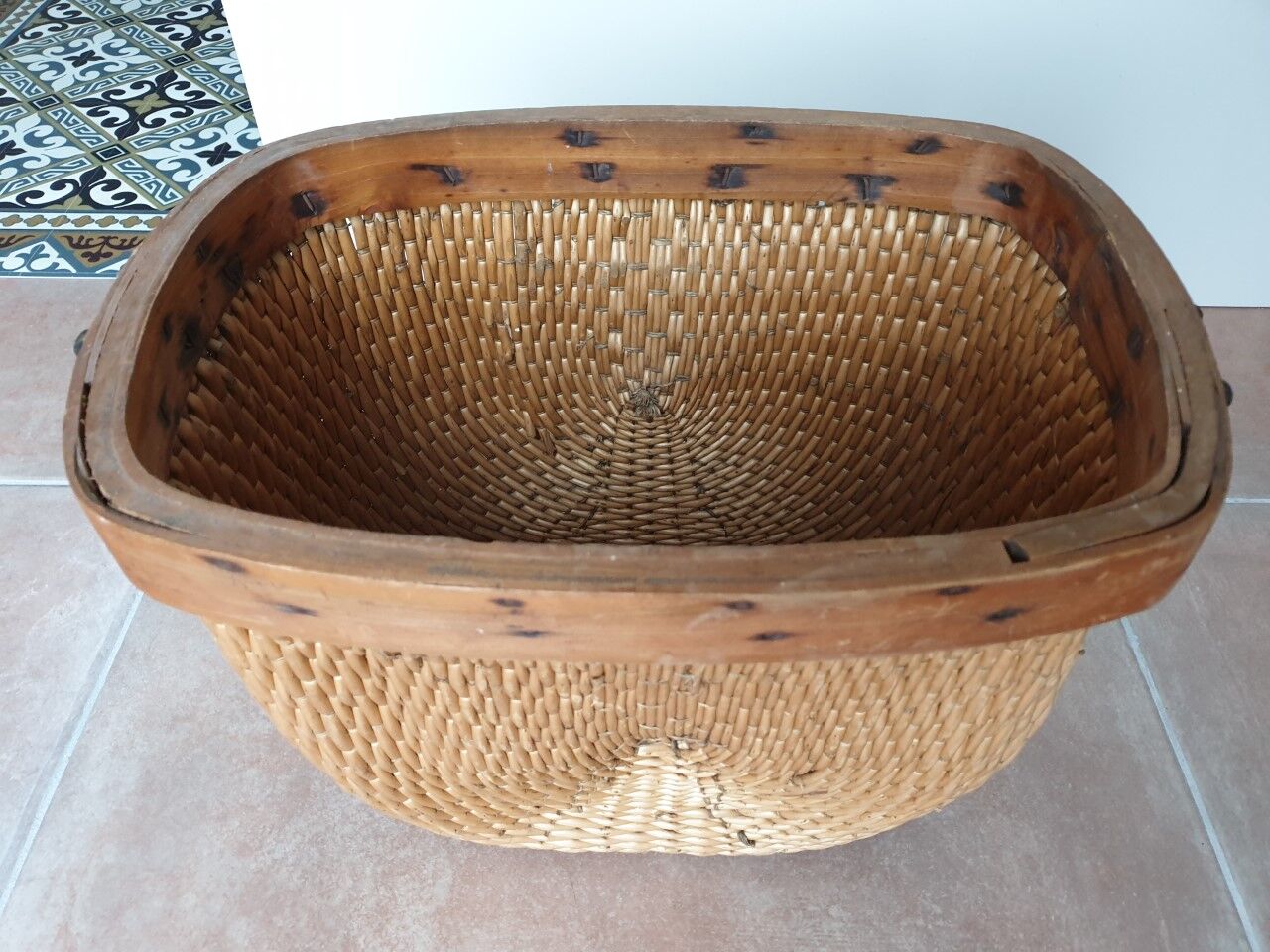 Wood and wicker pan