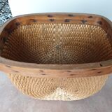 Wood and wicker pan