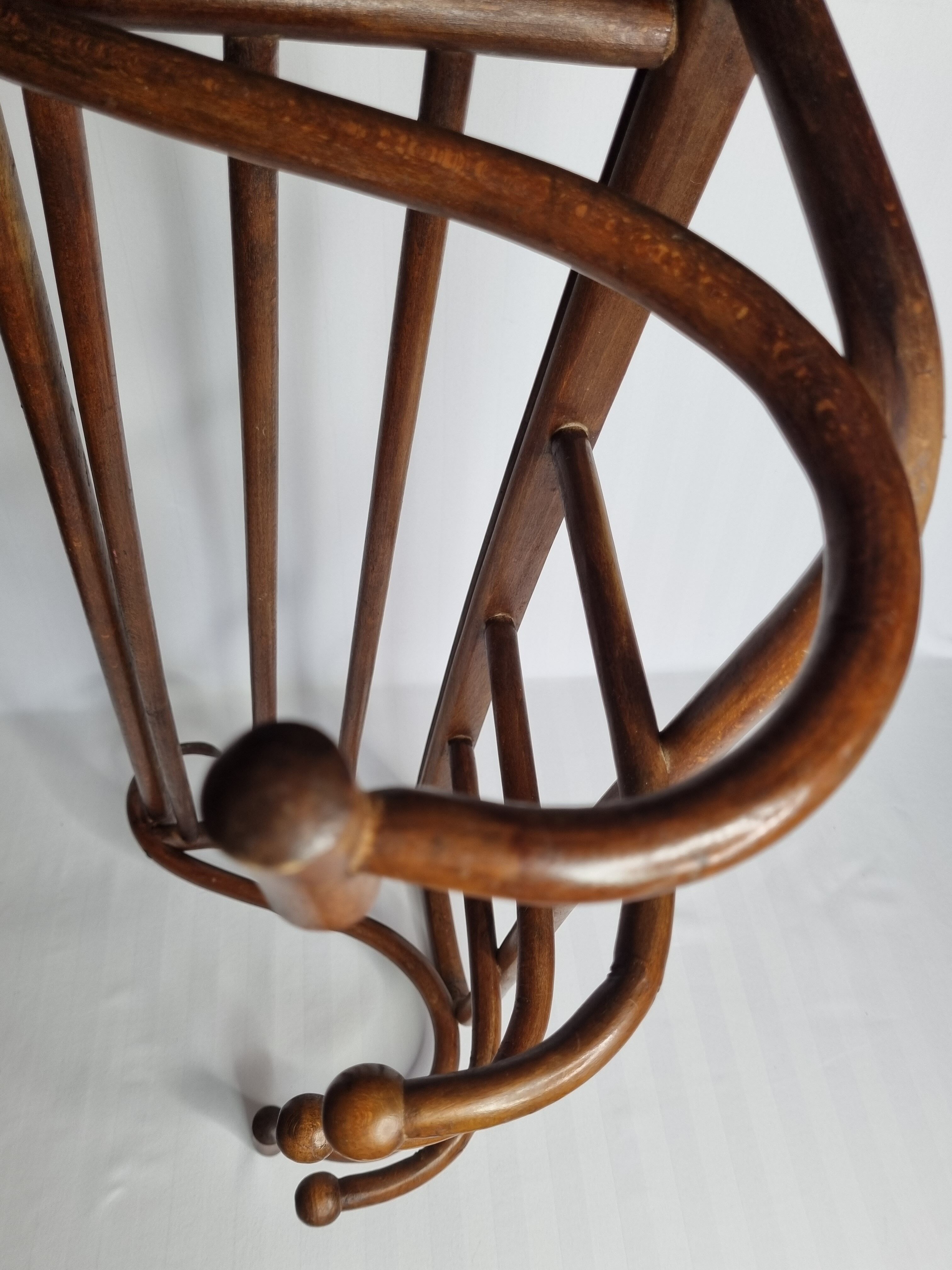 Portemanteau mural en bois courbé ancien 1900, 5 patères et un porte chapeau