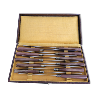 11 bakelite handle knives