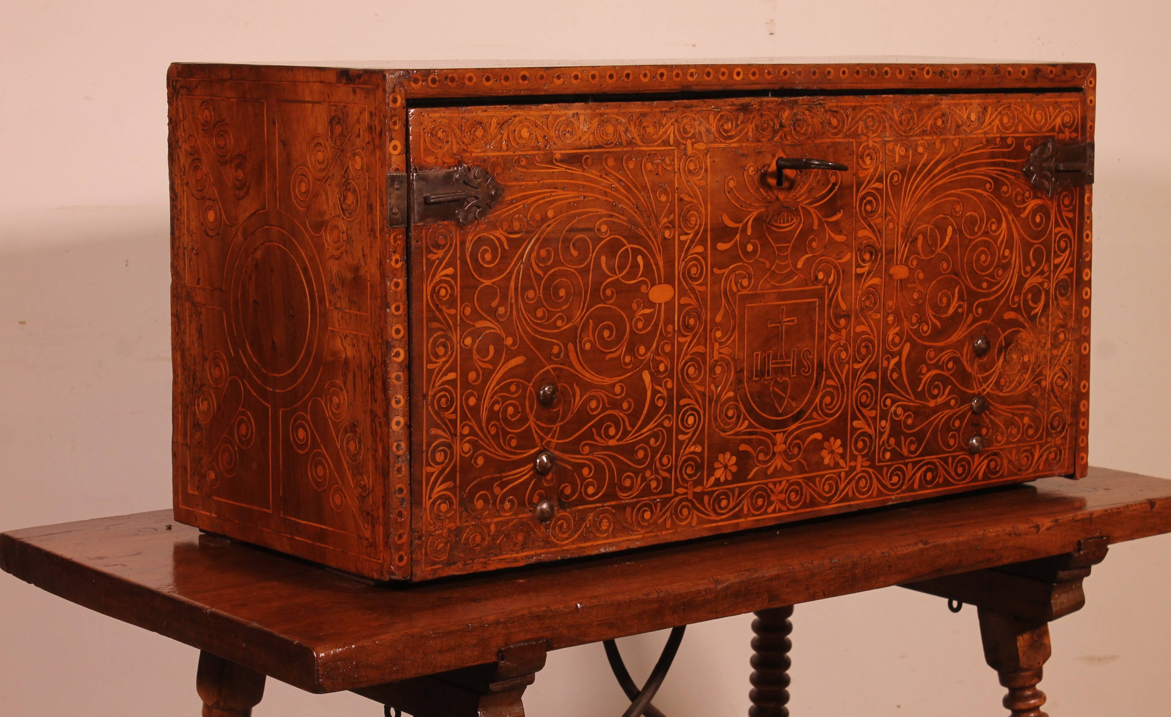 Renaissance Bargueno in Walnut and Fruitwood Marquetry - 16th Century