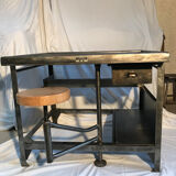 Postal sorting table