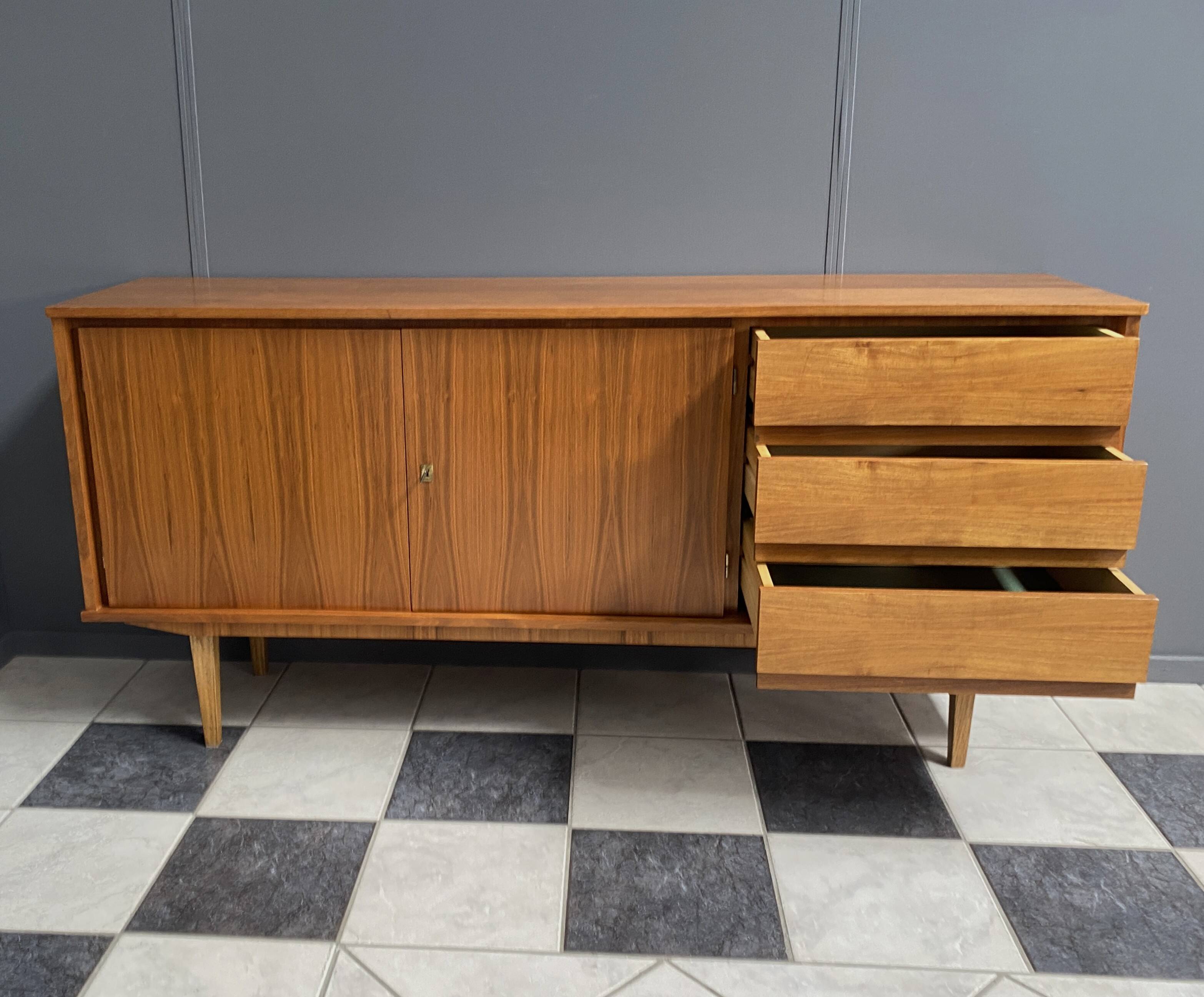 Buffet en bois des années 1960