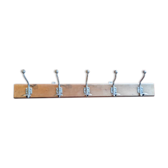 Wall-mounted coat rack with 5 hooks