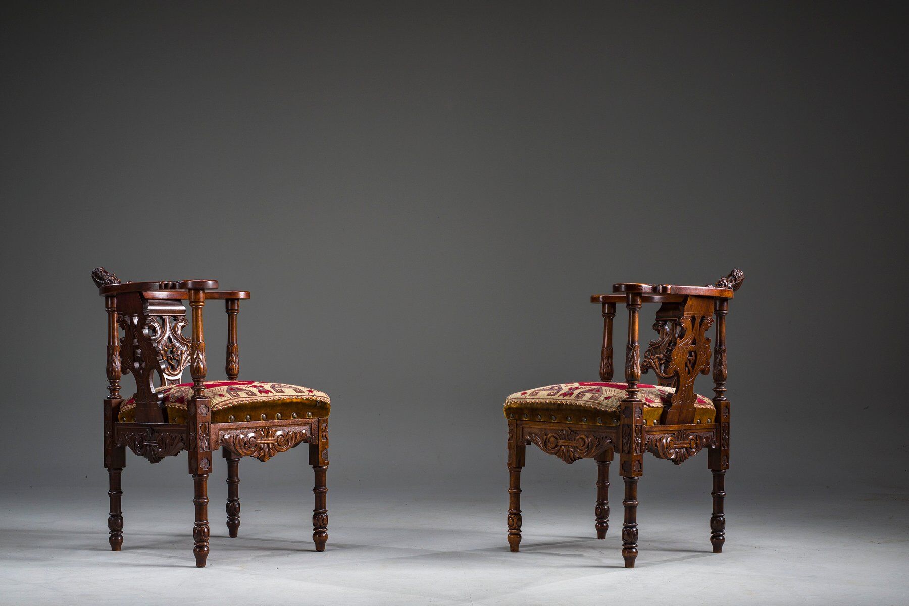 19th century Italian Renaissance style carved walnut corner chairs, set of 2