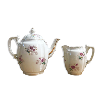 Théière et pot à lait en porcelaine