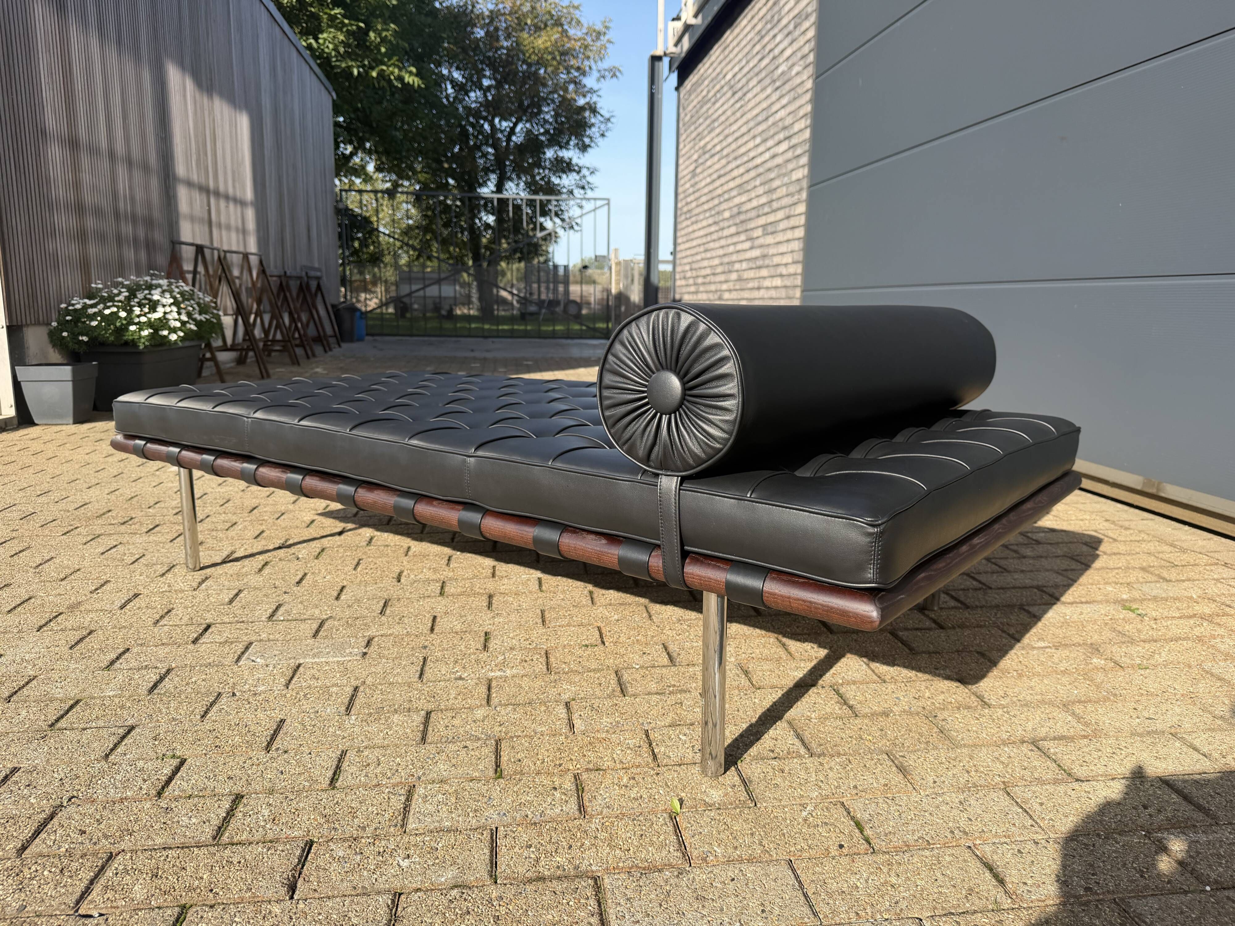 Knoll Barcelona Daybed Black Sabrina leather AS NEW!! Mies van der Rohe