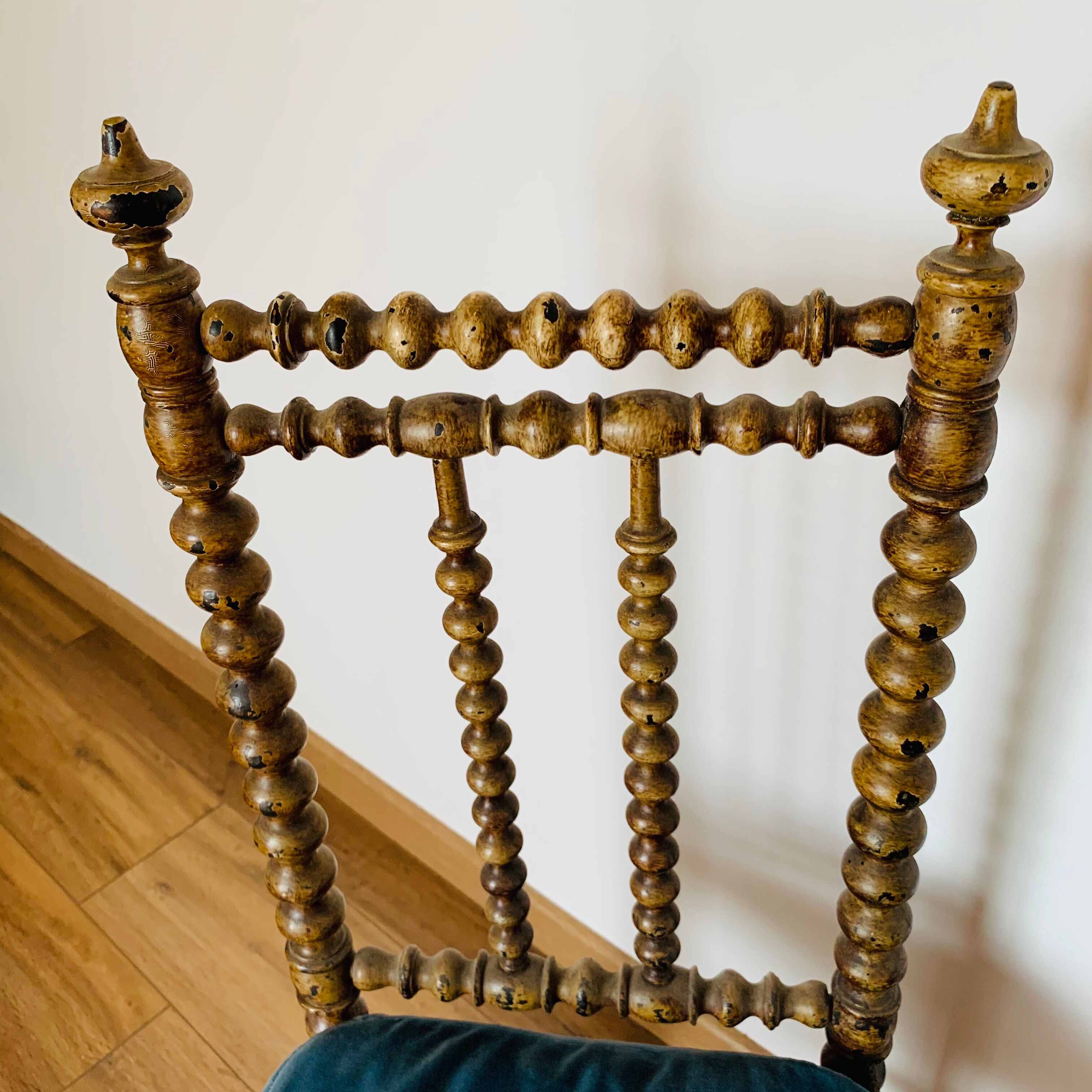 Nanny's chair in turned wood