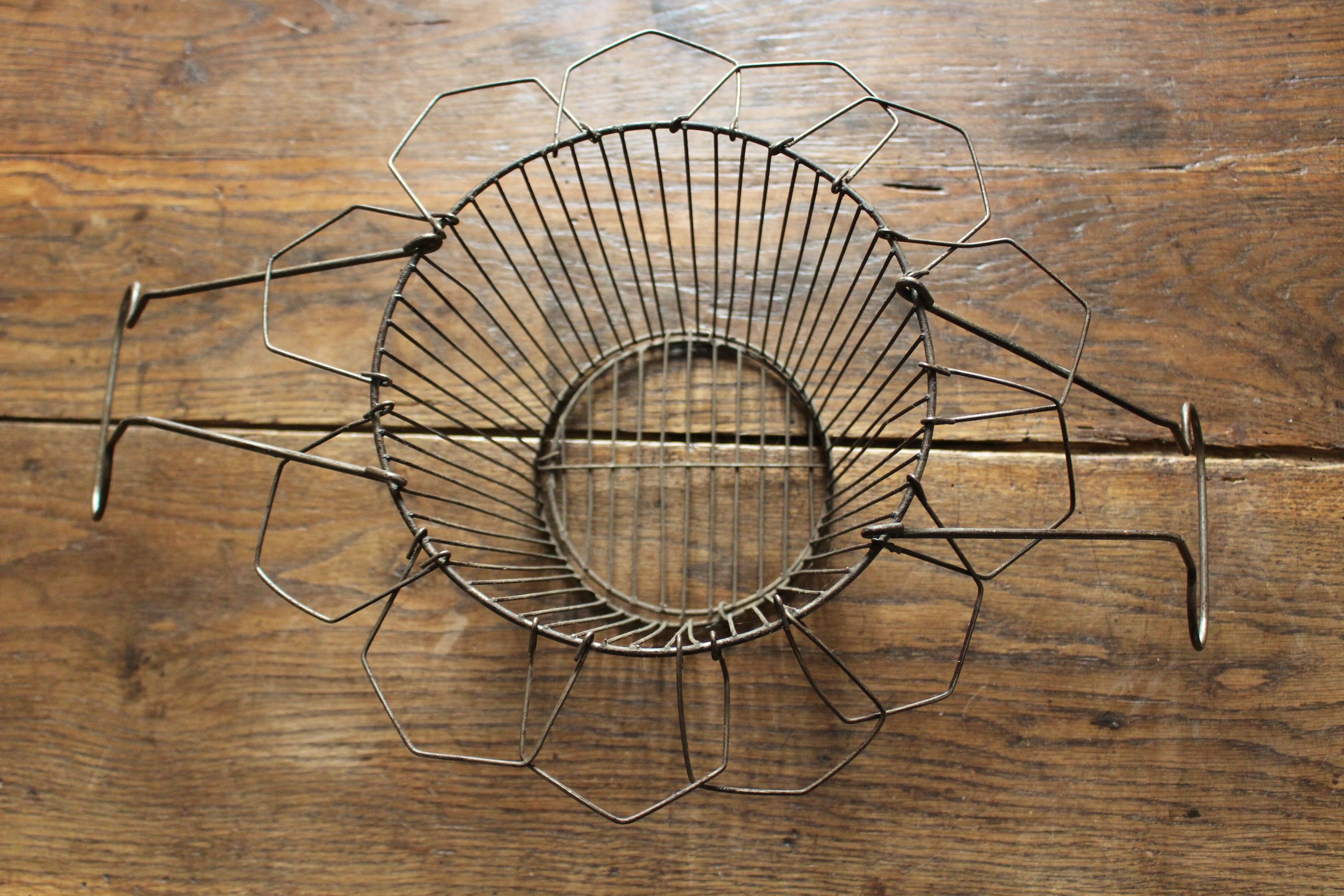 Salad basket metal star wire