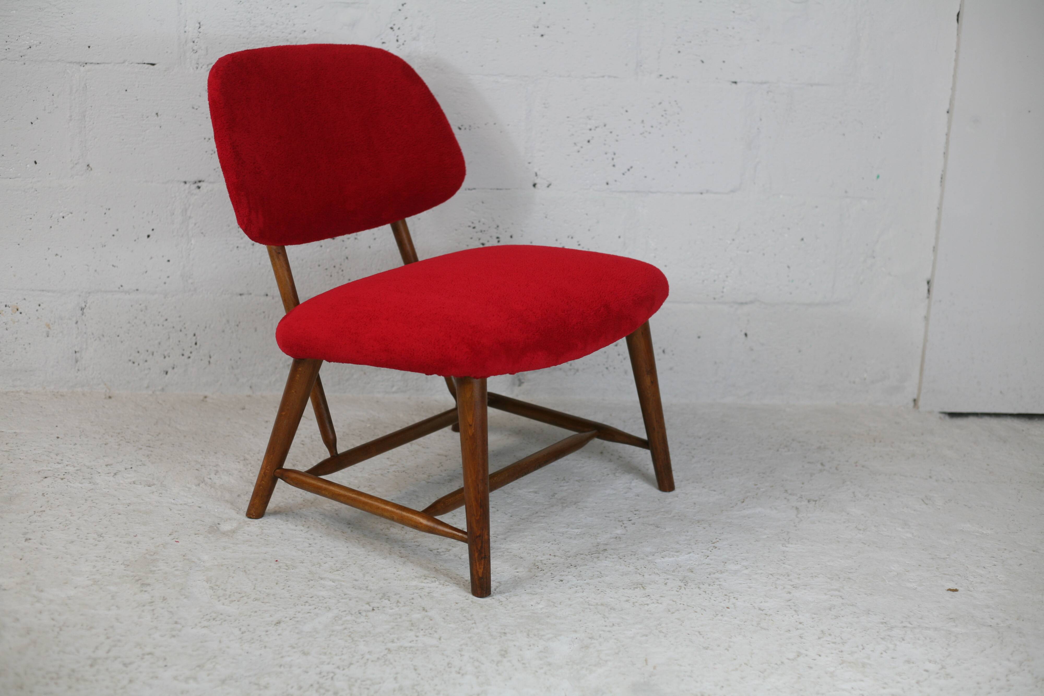 Chauffeuse by Alf Svensson, Model TeVe, published by Ljungs Industrier, Sweden, 1953. Retyped red.