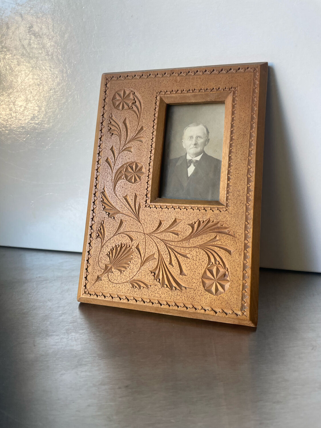 Antique hand carved  frame solid wood  19.5 cm x 13.5 cm