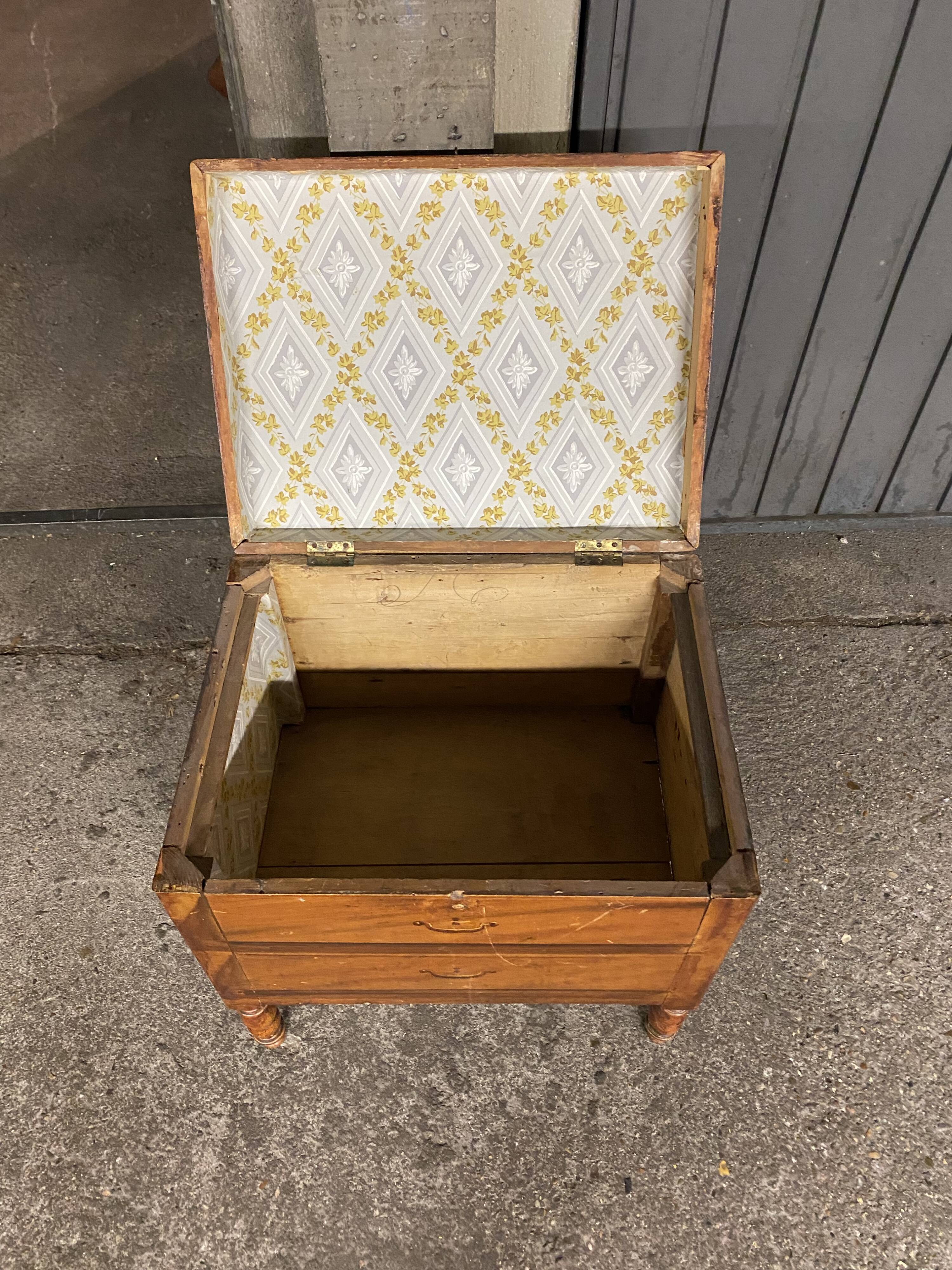 Chest on feet early XX th pine