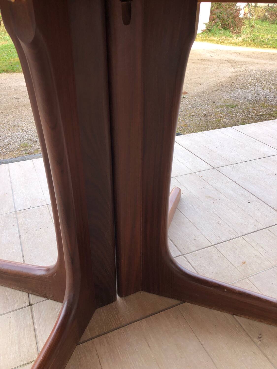 Baumann oval table in solid teak