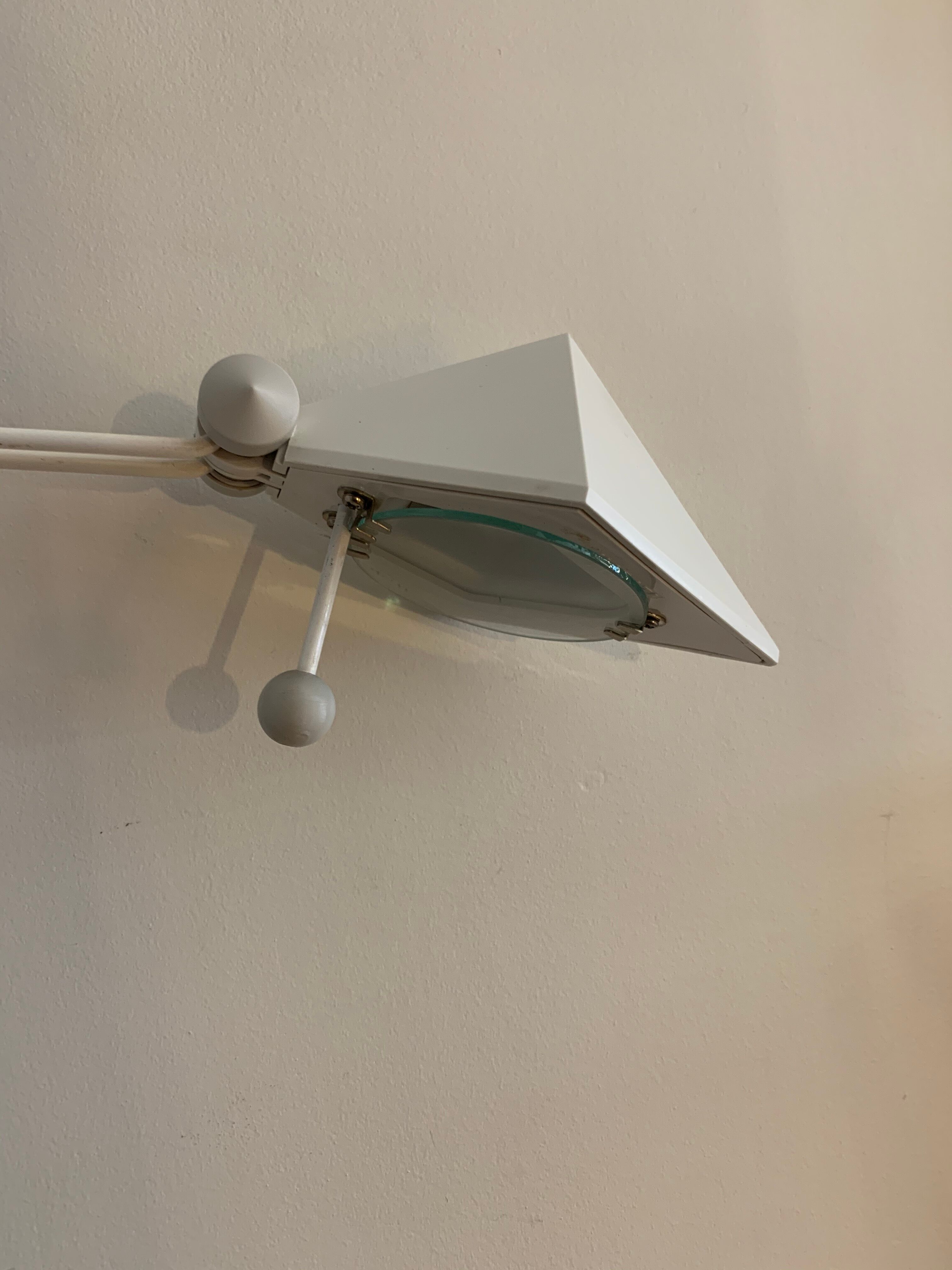 White pyramid desk lamp embnched white pyramid Lungean and Pellmann 1980