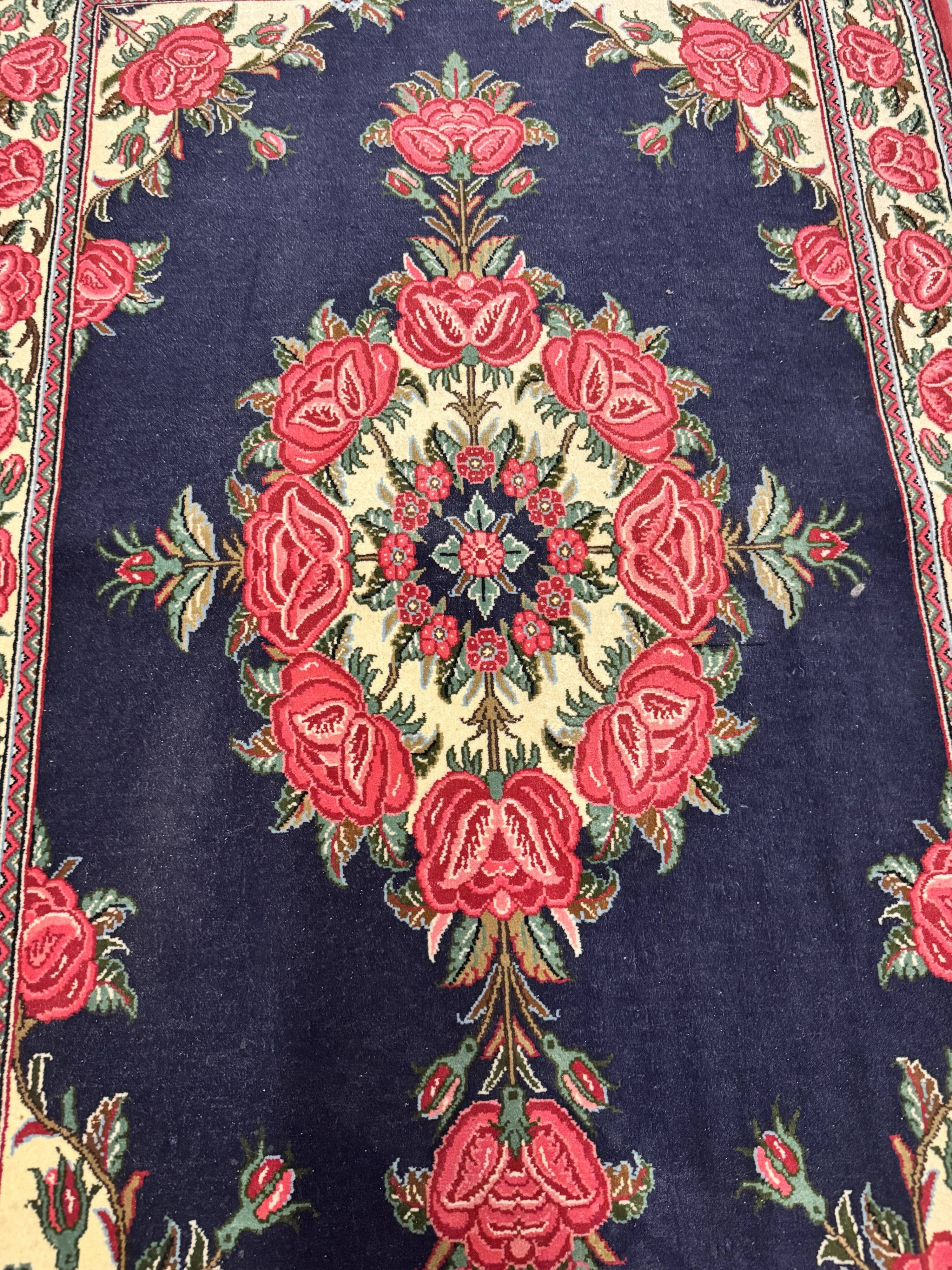 hand-woven Persian rug Ghoum