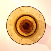 Bougeoir photophore Biot en verre ambré soufflé, bullé
