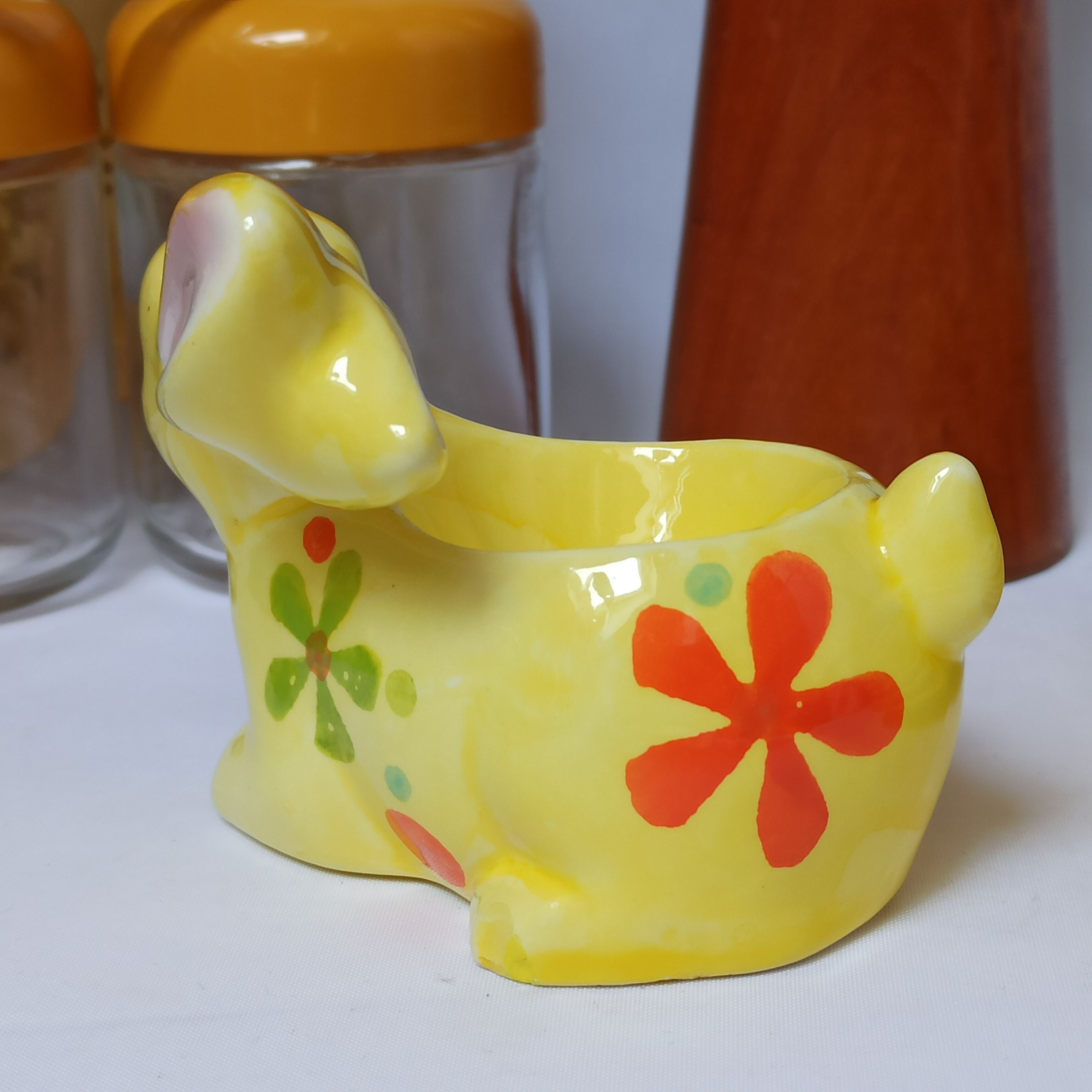 Coquetier in dabbling earthenware