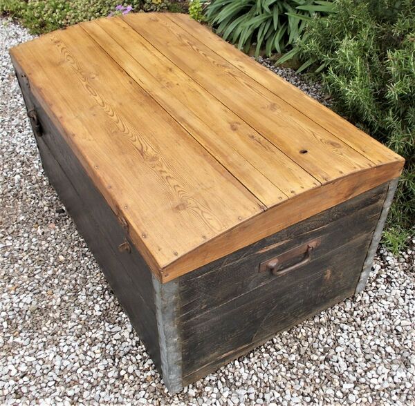 Tronc en bois antique, ches grand outil