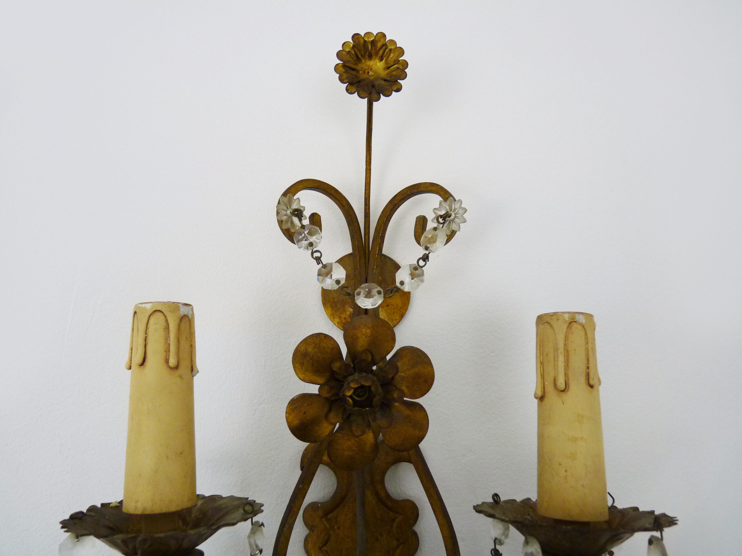 Pair of vintage Italian wall lamps in gilded metal, glass grapevines. Year 60