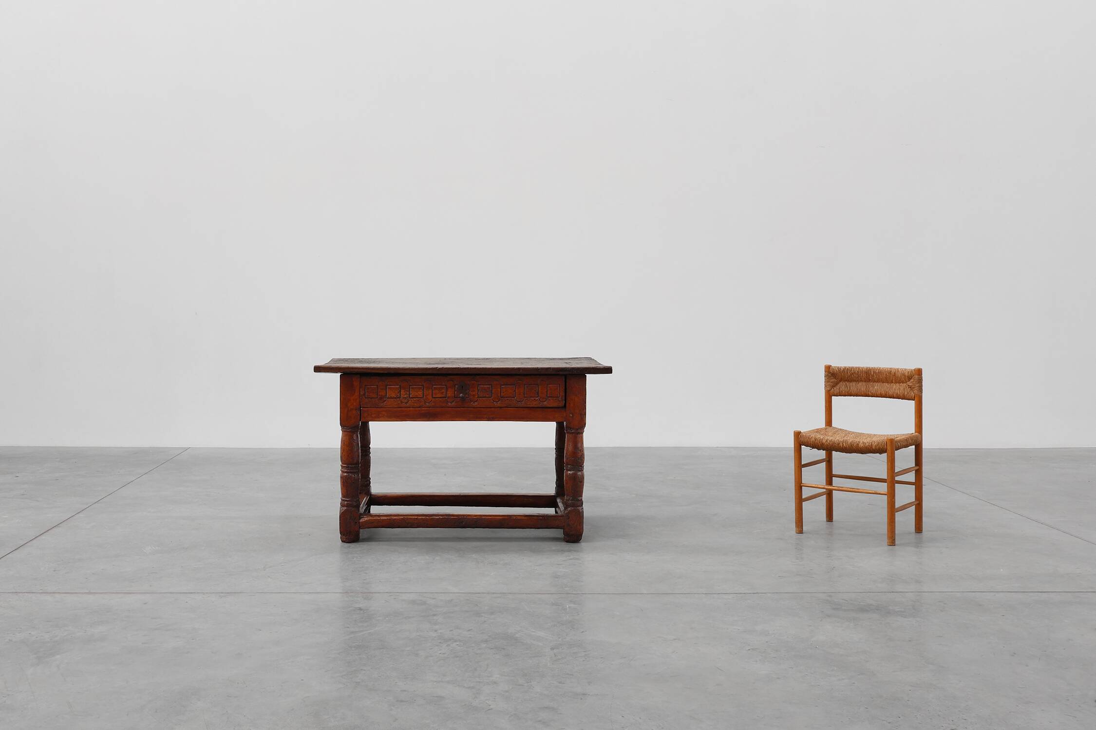 Oak hand-carved side table in wabi wabi style, Spain, 17th Century