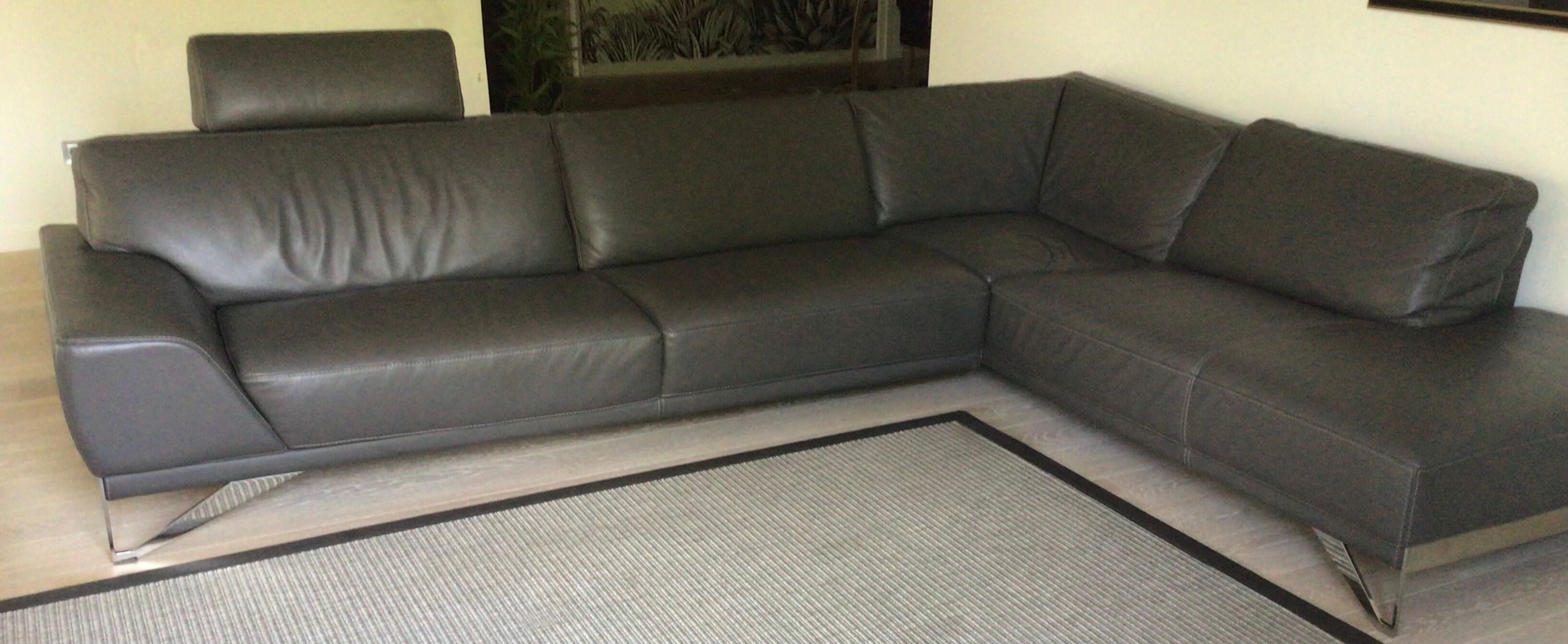 Grey leather corner sofa Roche Bobois, removable.