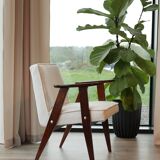 Fauteuil vintage bouclé blanc model 366 by Chierowski