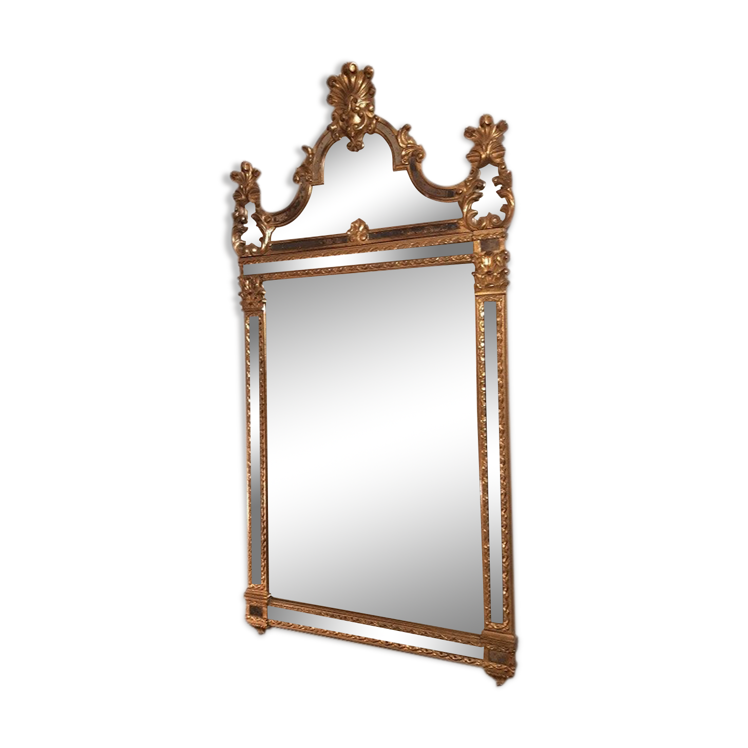 Mirror with parecloses