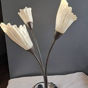 Lampe fleur triple en métal et verre