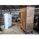 Parisian bonnetière wardrobe