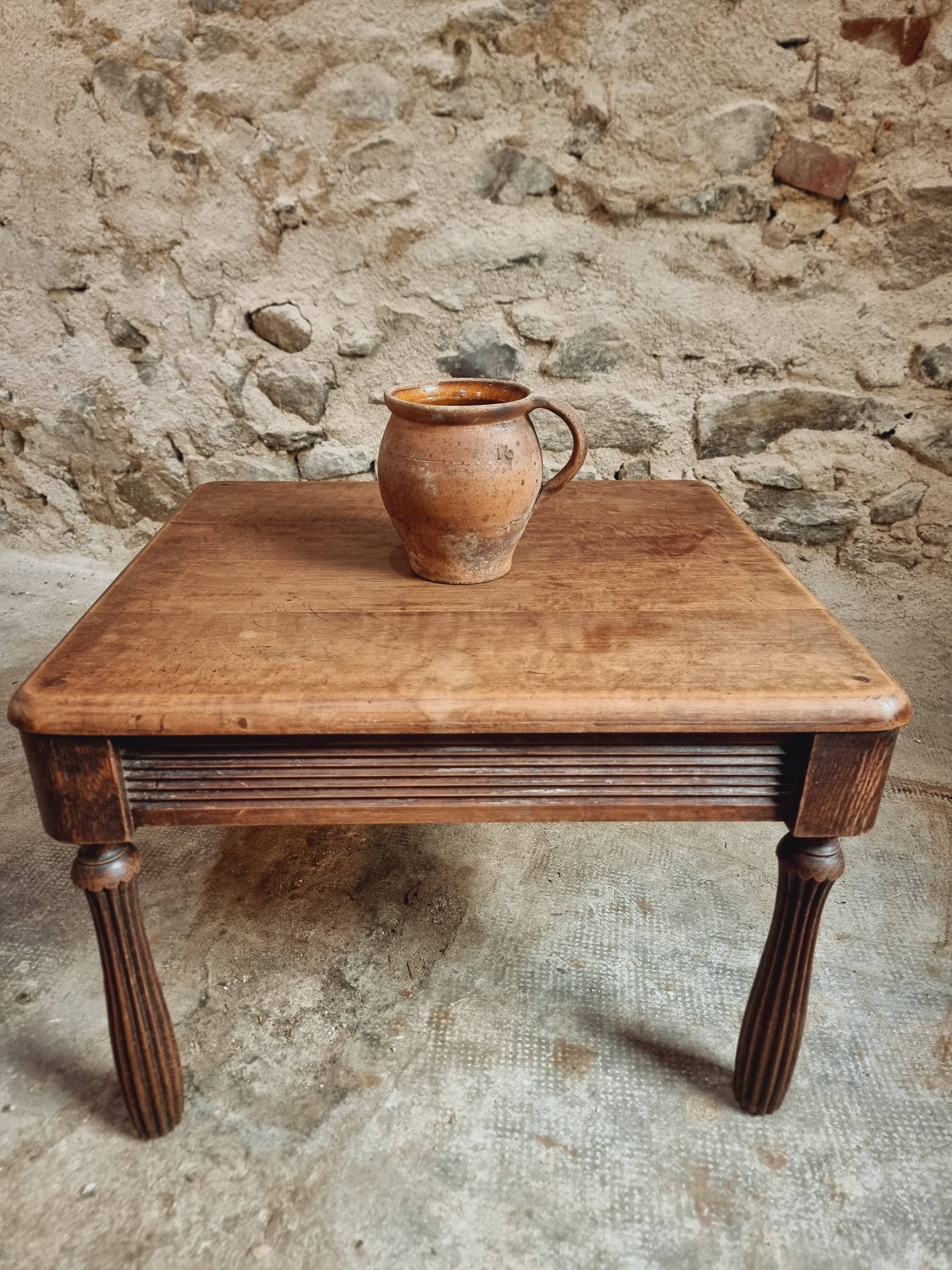 Table basse ancienne en noyer et chêne – France, vers 1900
