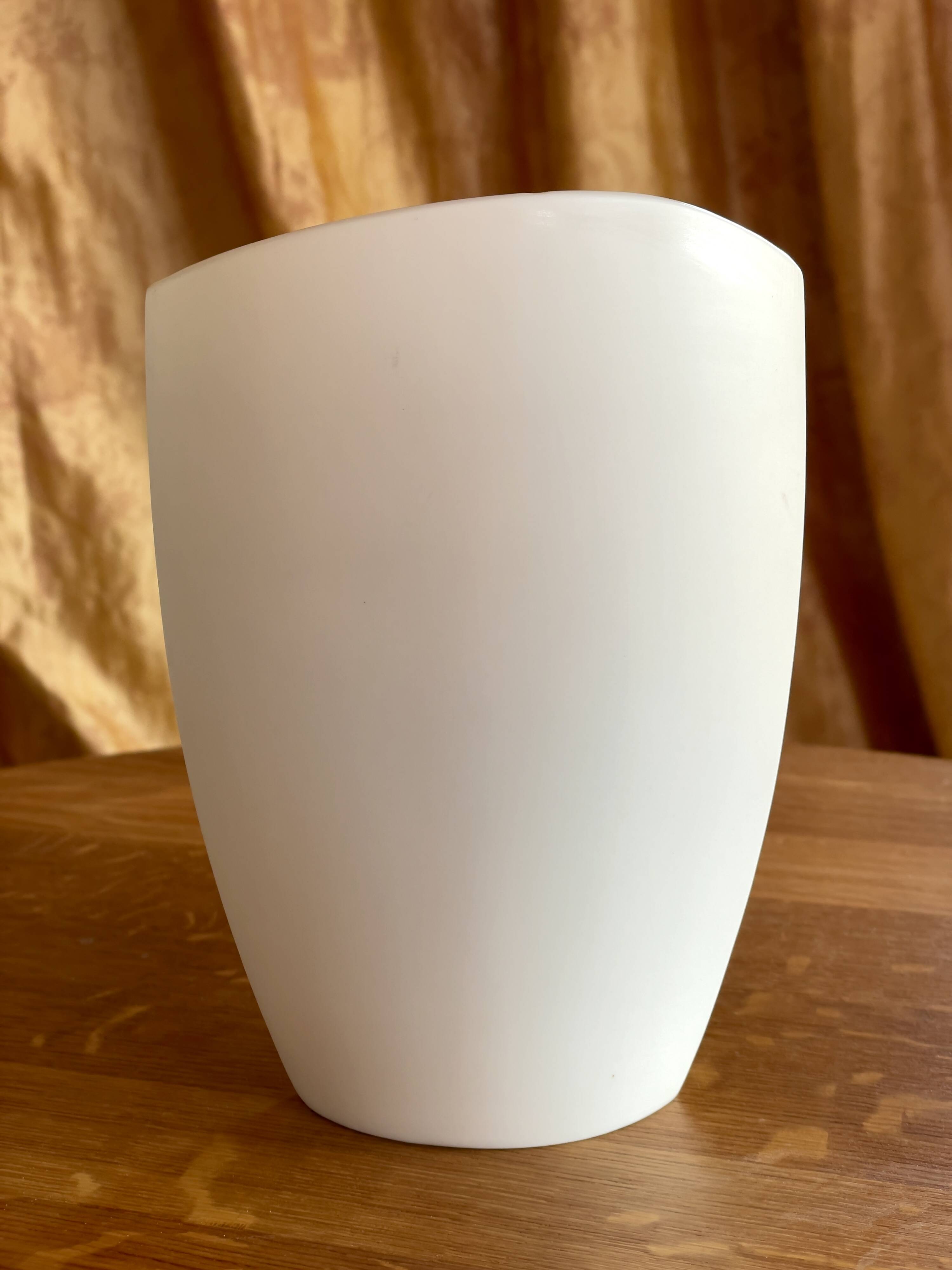 Vintage white porcelain vase AK Kaiser. It is signed Manfred Frey, 1960