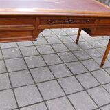 Napoleon III desk in Louis XVI style made of walnut from the late 19th century.