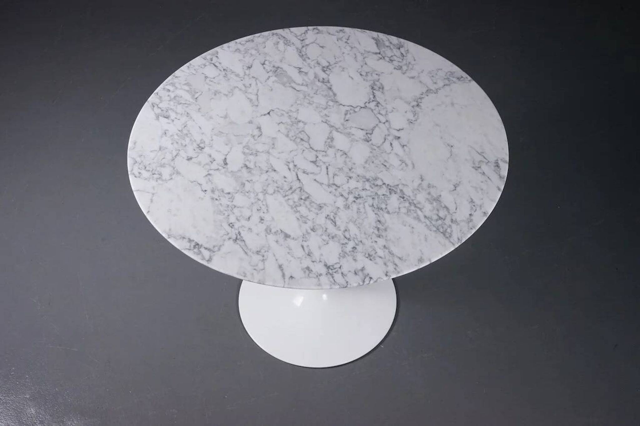Tulip dining table by Eero Saarinen for Knoll Int. ⌀ 91.5 cm