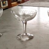 3 coupes à champagne en verre taillé