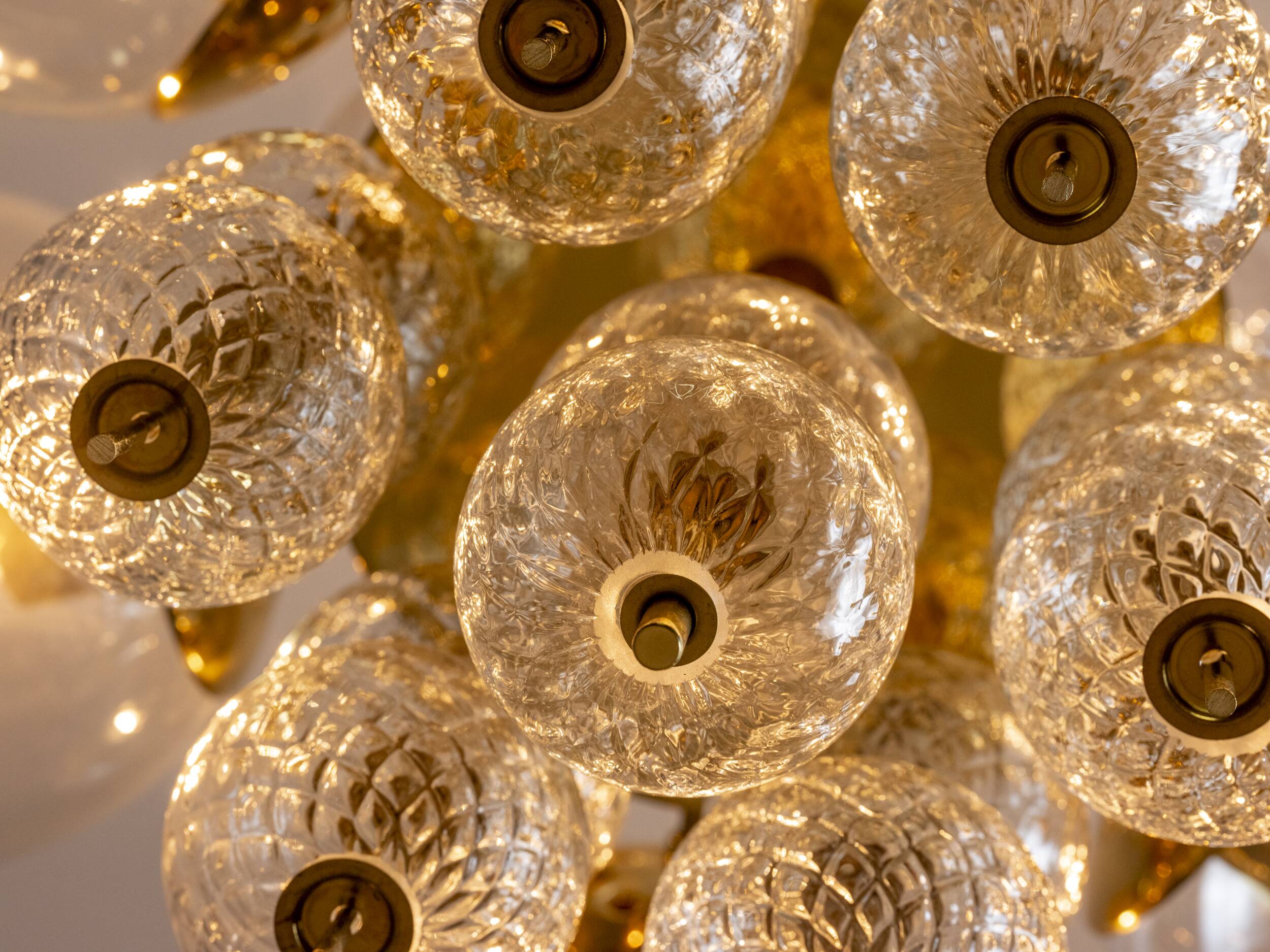 Lustre en laiton et verre du milieu du siècle, Europe, années 1960
